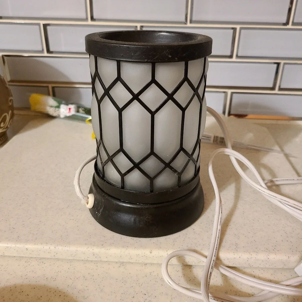Elegant Black and White Candle Warmer For Sale
